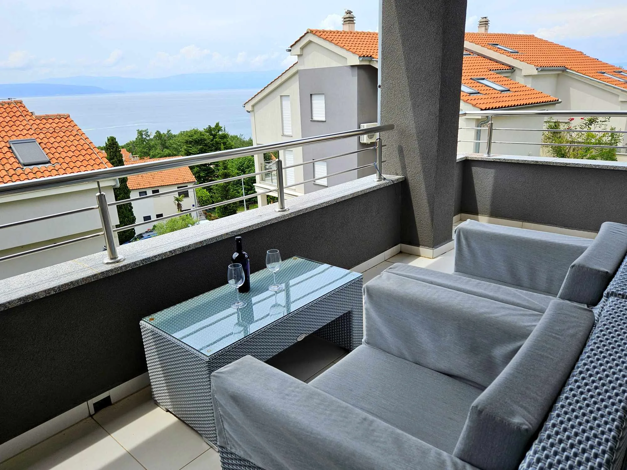 Sea-view terrace in Njivice