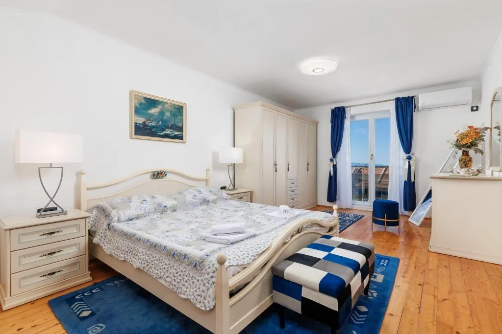 Olive bedroom